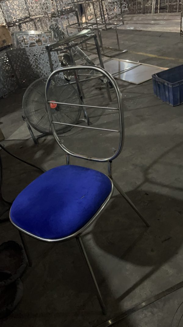 WENDING silver open-frame cutout dining chair royal blue velvet seat modern restaurant chair