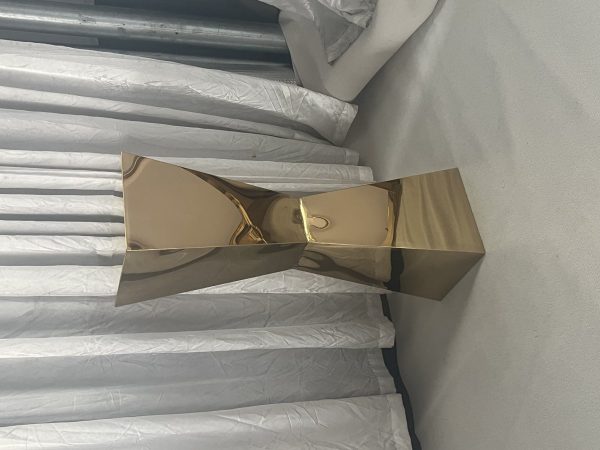 WENDING gold X-twist waist sculptural display stand hourglass art object wedding pedestal
