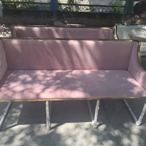 WENDING pink mauve three-seat settee gold trim box-style wedding reception sofa
