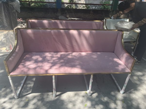 WENDING pink mauve three-seat settee gold trim box-style wedding reception sofa