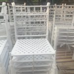 WENDING white iron art U-arch stackable banquet chair wedding event chair ball finial